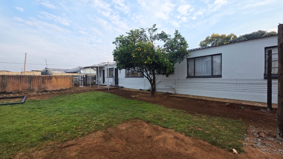 To Let 3 Bedroom Property for Rent in Wilkoppies North West